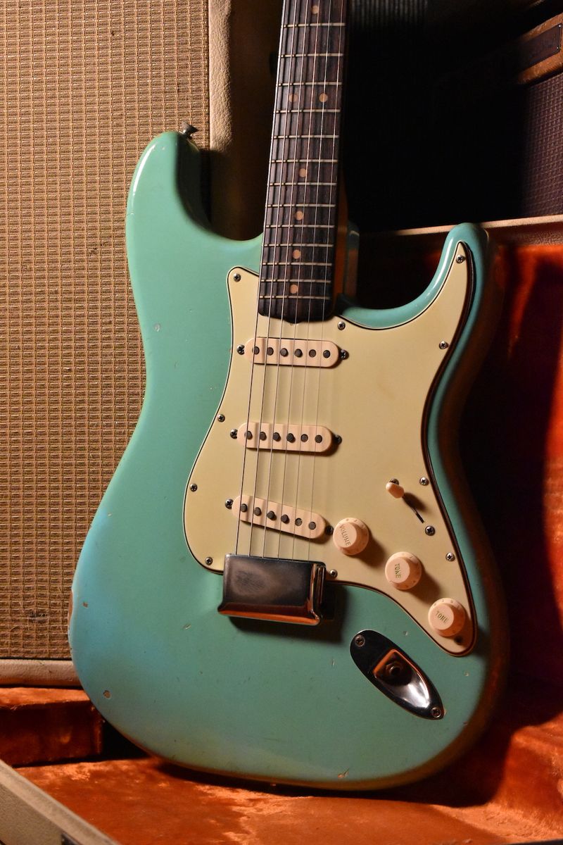 Cesco's Corner Guitars
