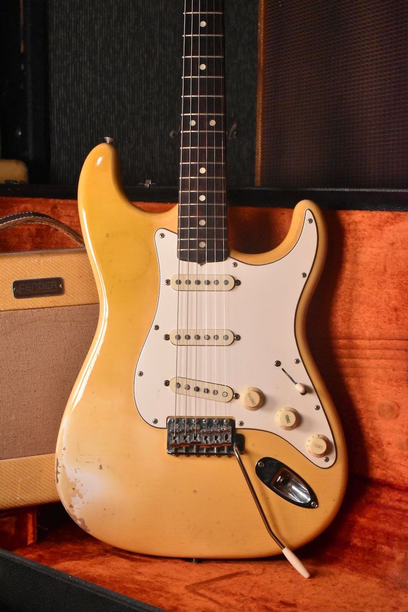 cesco-s-corner-guitars